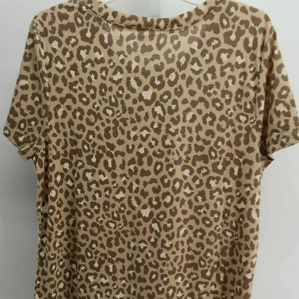 Zoe + Liv Animal Print Short Sleeve Graphic T NWT - Picture 2 of 3
